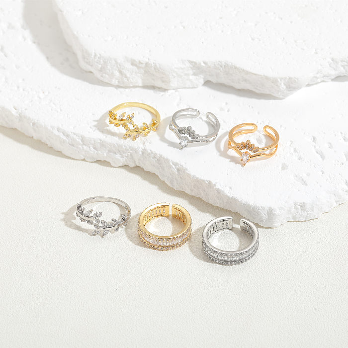 Elegante, luxuriöse, klassische Ringe mit geometrischer Verkupferung und Inlay aus Zirkon mit 14-Karat-Vergoldung