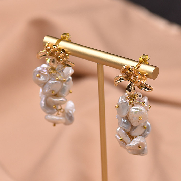 1 paire de boucles d'oreilles pendantes plaquées or 18 carats, Style Simple, Style classique, incrustation de fleurs, perles en cuivre