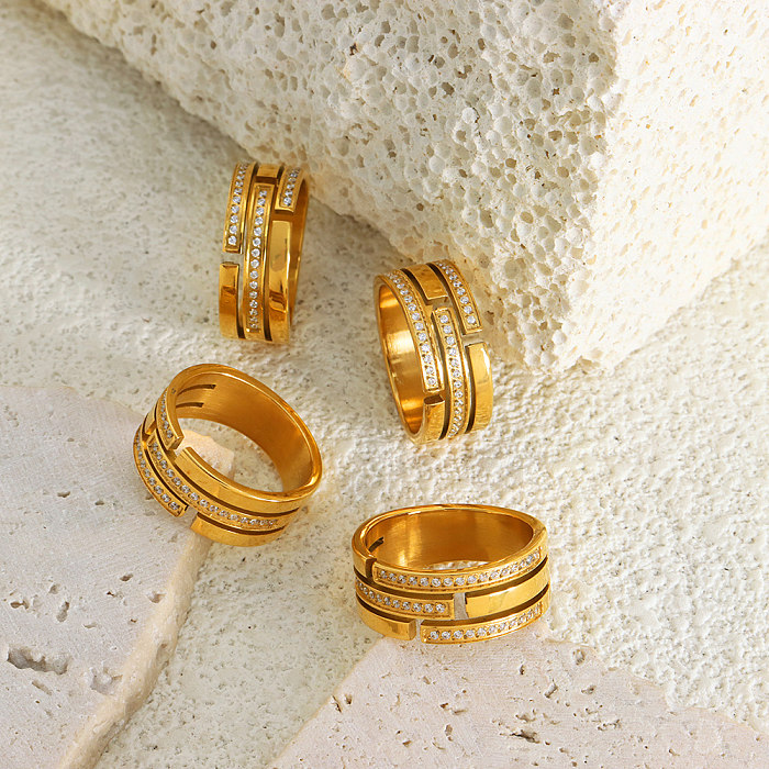 Elegante e luxuoso cor sólida titânio chapeamento de aço strass anéis banhados a ouro 18K