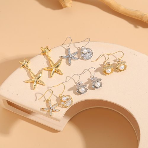 1 Paar elegante, klassische Stern-Ohrringe mit asymmetrischer Beschichtung, Kupfer-Zirkon, 14 Karat vergoldet