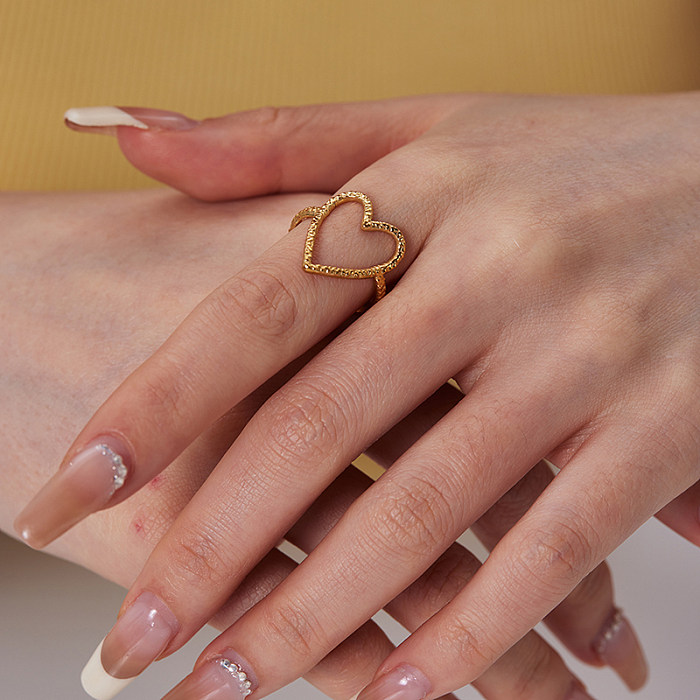 Anéis abertos banhados a ouro 18K em formato de coração estilo britânico retrô estilo IG