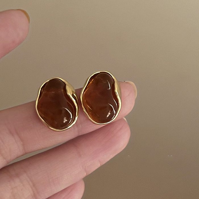 1 Paar schlichte Ohrstecker in Herzform mit Inlay aus Kupfer und künstlichen Edelsteinen