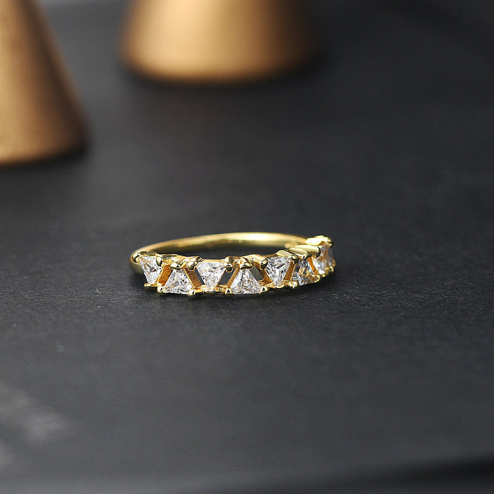 Anéis elegantes de zircão com incrustações de cobre triangular