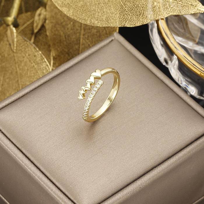 Offene Ringe im modernen Stil in Herzform mit Kupferbeschichtung und Inlay aus Zirkon