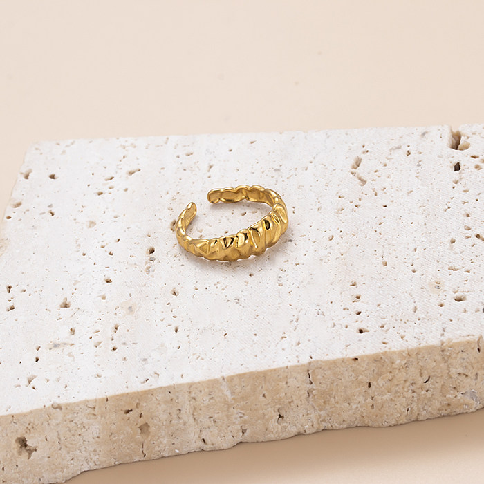 O chapeamento de aço inoxidável da folha do estilo do INS escava o anel aberto banhado a ouro 18K