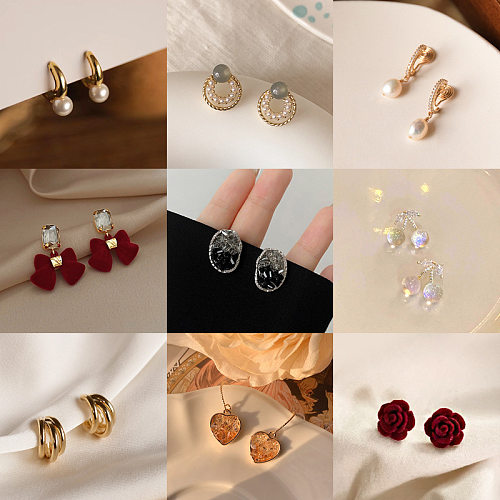 Clous d'oreilles en perles, fleur rétro, placage de cuivre, incrustation de pierres précieuses artificielles, 1 paire