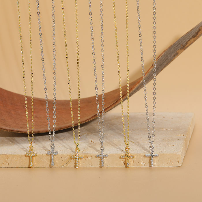 Collar chapado en oro de 14 quilates con incrustaciones de cobre y cruz elegante