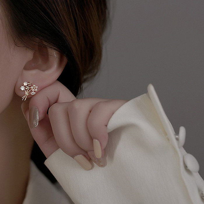 Fashion Geometric Moon Copper Inlay Artificial Pearls Zircon Ear Studs 1 Set