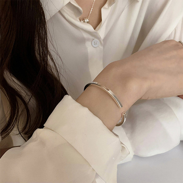 Simple Style Letter Solid Color Flower Copper Bangle