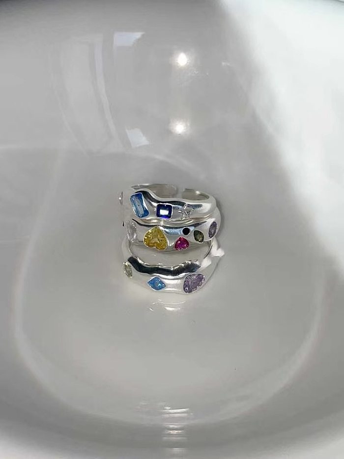 Offener Ring im schlichten Stil mit Stern-Kupfer-Inlay und künstlichen Edelsteinen