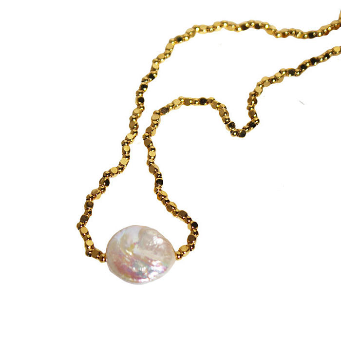 Collar de cadena de clavícula con cuentas cuadradas pequeñas de oro con perlas barrocas galvanizadas al vacío