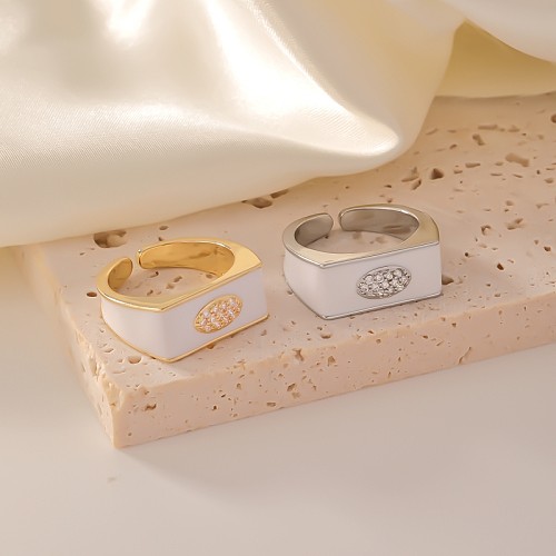 Offene Ringe im schlichten Stil mit quadratischer Kupfer-Email-Beschichtung und Inlay aus Zirkon