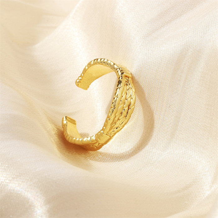Einfacher offener Ring mit geometrischer Kupferbeschichtung und 18-Karat-Vergoldung