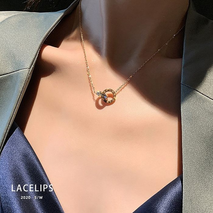 Elegante Halskette mit geometrischen Kupfereinlagen und künstlichen Perlen