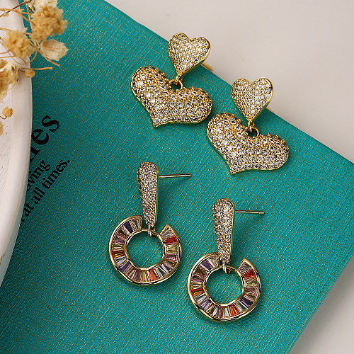 1 paire de boucles d'oreilles pendantes en forme de cœur, Style Simple et exagéré, incrustation de cuivre et de Zircon plaqué or 18 carats