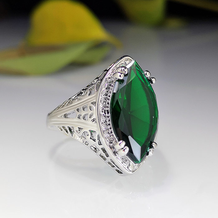 Art- und Weisekreativer Smaragd-Zirkon-hohler geschnitzter Edelstein-Kupfer-Ring