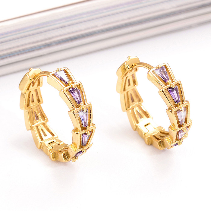 1 par de pendientes de aro chapados en oro de 18 quilates con incrustaciones de cobre y circonita redonda brillante y elegante