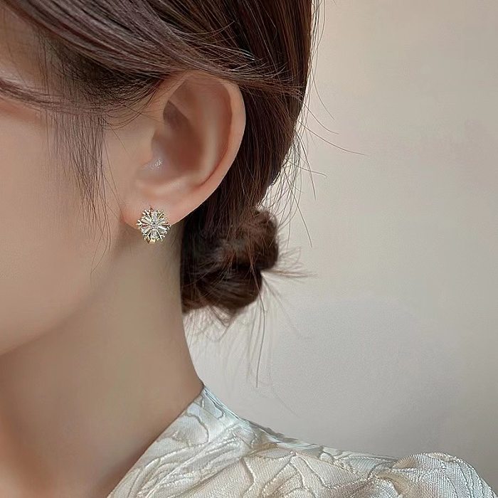 Fashion Snowflake Copper Inlaid Zircon Earrings 1 Pair
