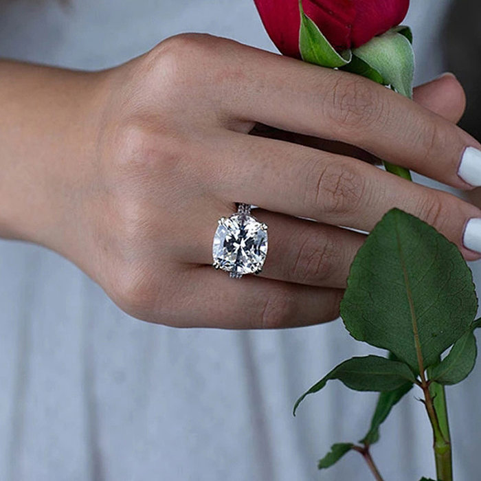 Nouvelle bague de fiançailles incrustée d'engrais AAA carré Zircon cuivre anneau en gros