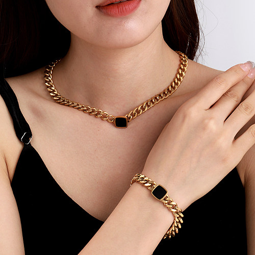 Collier de bracelets plaqués or 18 carats en acier inoxydable carré de style simple