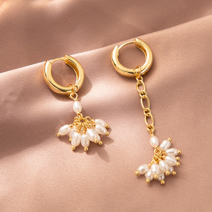 1 par de pendientes colgantes de perlas de cobre con incrustaciones asimétricas de color sólido de estilo simple