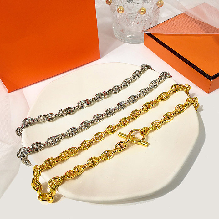 Collier plaqué or avec chaîne plaquée cuivre de couleur unie Commute
