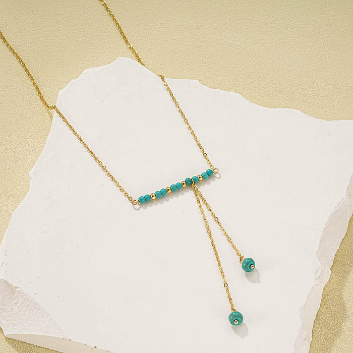 Einfache Halskette mit geometrischem Naturstein-Verkupferungsanhänger im schlichten Stil