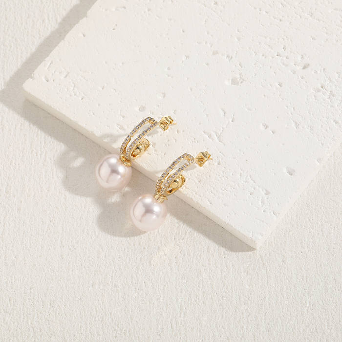 1 paire de boucles d'oreilles élégantes et luxueuses en forme de C, incrustation de cuivre, perles artificielles, Zircon plaqué or 14K, clous d'oreilles