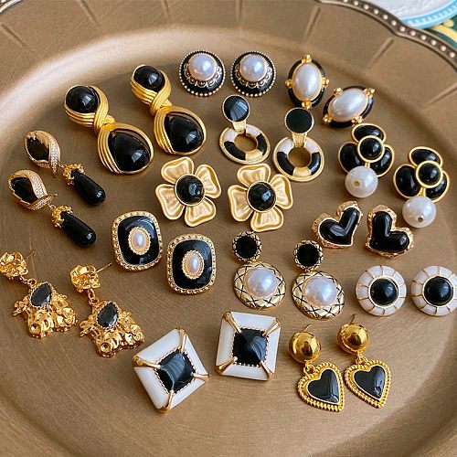 Boucles d'oreilles rétro rondes en forme de cœur, 1 paire, placage en cuivre et émail, incrustation de perles artificielles
