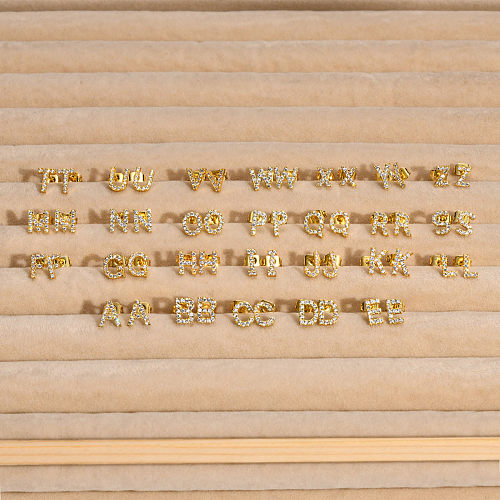 1 paire de clous d'oreilles en cuivre et Zircon plaqué or, Style Simple, incrustation de lettres