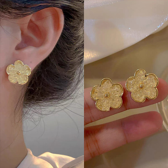 Fashion Heart Shape Flower Copper Beaded Plating Inlay Pearl Zircon Earrings Ear Studs 1 Pair