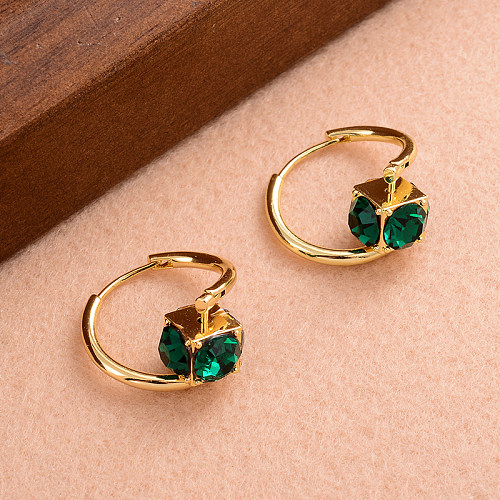 1 par de pendientes chapados en oro de 14 quilates con incrustaciones de cobre y diamantes de imitación cuadrados elegantes a la moda