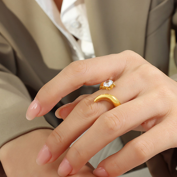 Luxuriöse, glänzende, geometrische Titanstahl-Inlay-Zirkon-Ringe mit 18-Karat-Vergoldung