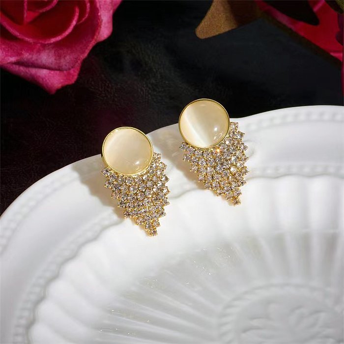 1 Paar schlichte, glänzende, ovale, plattierte Ohrhänger mit Kupfer-Strasssteinen, Opal und 14-Karat-Vergoldung