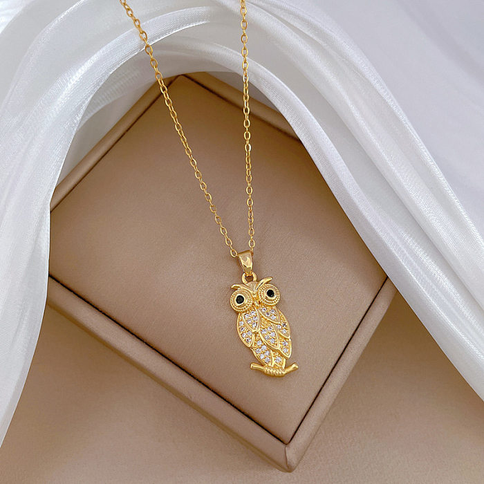 Halskette mit Anhänger „Comute Owl“ im klassischen Stil, Titanstahl, Kupferbeschichtung, Intarsien, künstliche Edelsteine, vergoldet