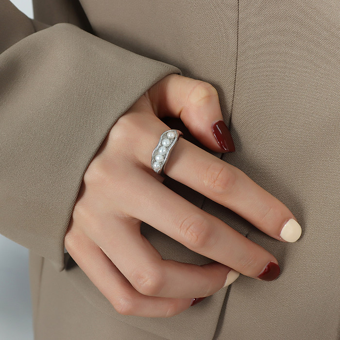Eleganter offener Ring im Barockstil mit geometrischer Titanstahlbeschichtung und Intarsienperle, 18 Karat vergoldet