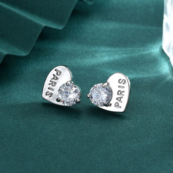 1 par de brincos de orelha de zircão de cobre embutidos em forma de coração estilo simples
