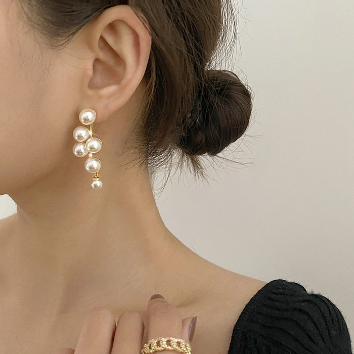 1 par de pendientes colgantes de perlas artificiales de cobre con incrustaciones geométricas elegantes