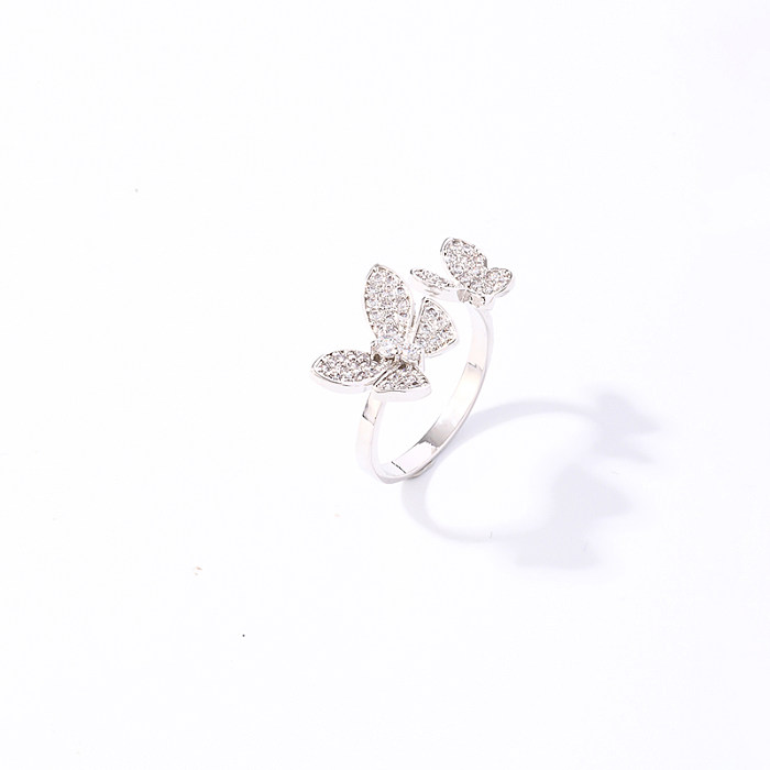 Anéis abertos banhados a ouro branco de zircônia com chapeamento de cobre de borboleta doce casual