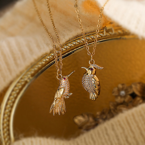 Schlichter Stil Pendler-Vogel-Halskette mit verkupfertem Inlay-Zirkon-Anhänger, 18 Karat vergoldet
