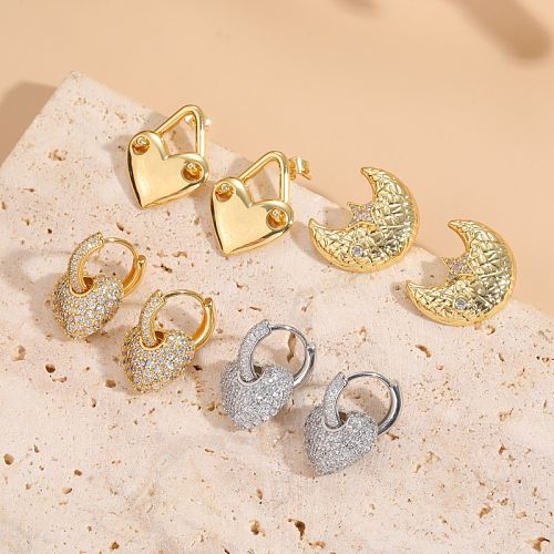 1 Paar elegante, schlichte, klassische, geometrische Mond-Herzform-Ohrringe mit Inlay aus Kupfer und Zirkon, 14 Karat vergoldet