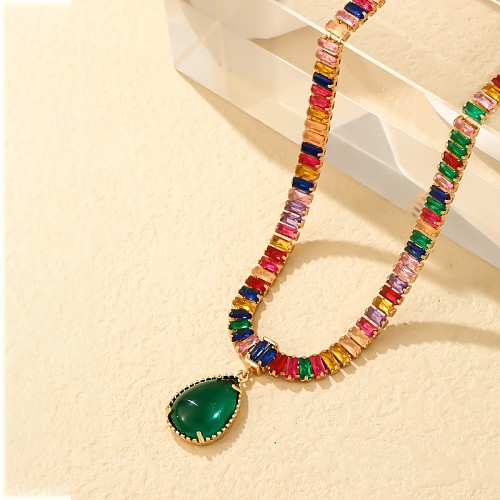 Elegante, luxuriöse, rechteckige, vergoldete Anhänger-Halskette mit Zirkon-Intarsienverkupferung