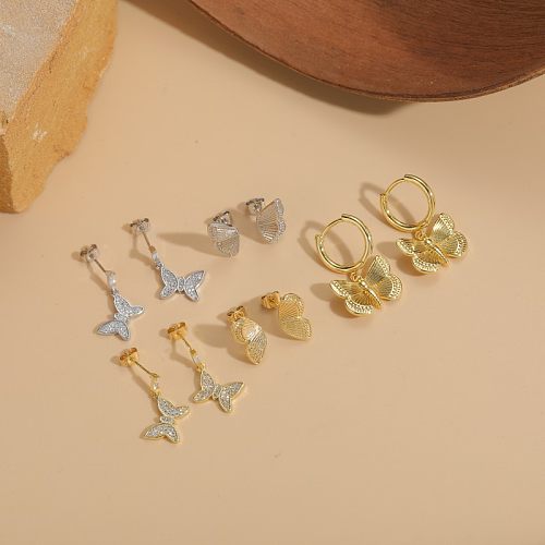 1 paire de boucles d'oreilles en cuivre et zircon plaqué or blanc 14 carats avec incrustation de papillon de style classique et doux