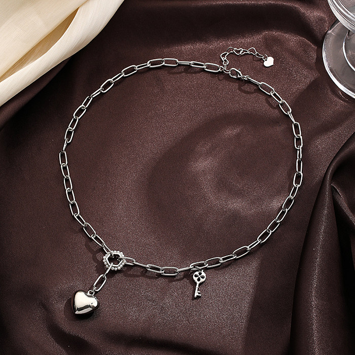 Halskette mit Anhänger in Herzform, verkupfert, versilbert, IG-Stil