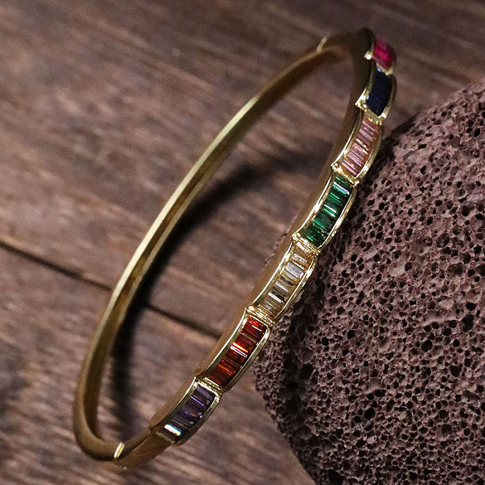 Bracelet rétro rond en cuivre avec incrustation de zircon