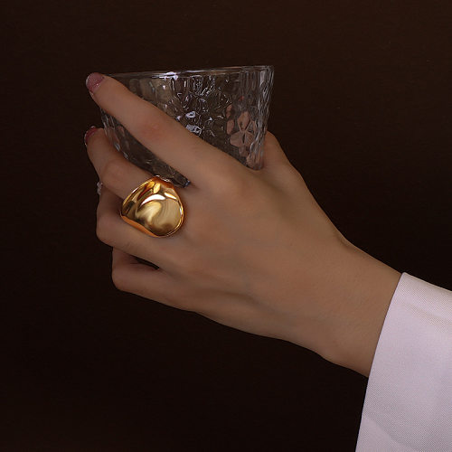 Venta al por mayor de joyería de anillo de oro de acero de titanio brillante de forma especial de 18k