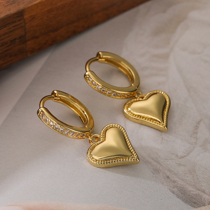1 paire de boucles d'oreilles pendantes en forme de cœur, Style Simple, incrustation de cuivre et de Zircon plaqué or 18 carats