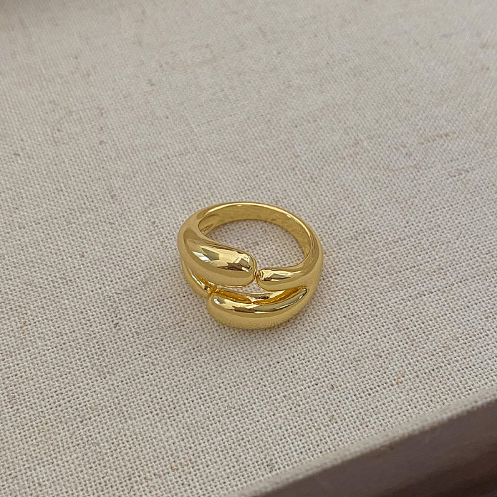 Anéis banhados a ouro geométricos de estilo simples