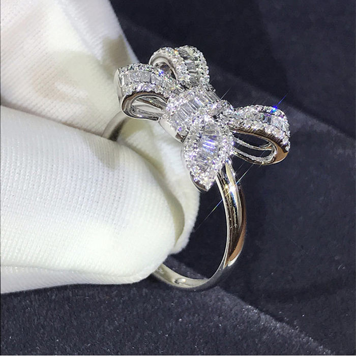 Nuevo anillo de diamante de escalera de arco, anillo de diamante de simulación estética para mujer