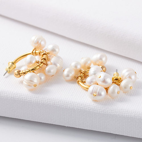 1 Paar modische C-förmige künstliche Perlen-Ohrringe aus Messing mit Patchwork-Beschichtung